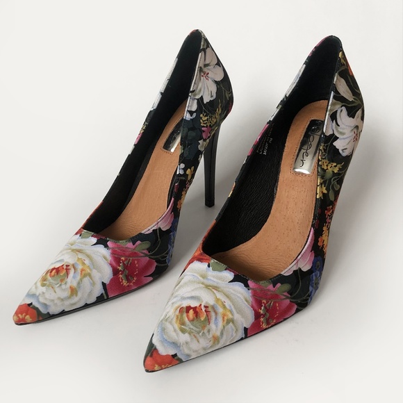 NWOT flirty floral Halogen Mattie pointy toe pumps - Picture 3 of 6